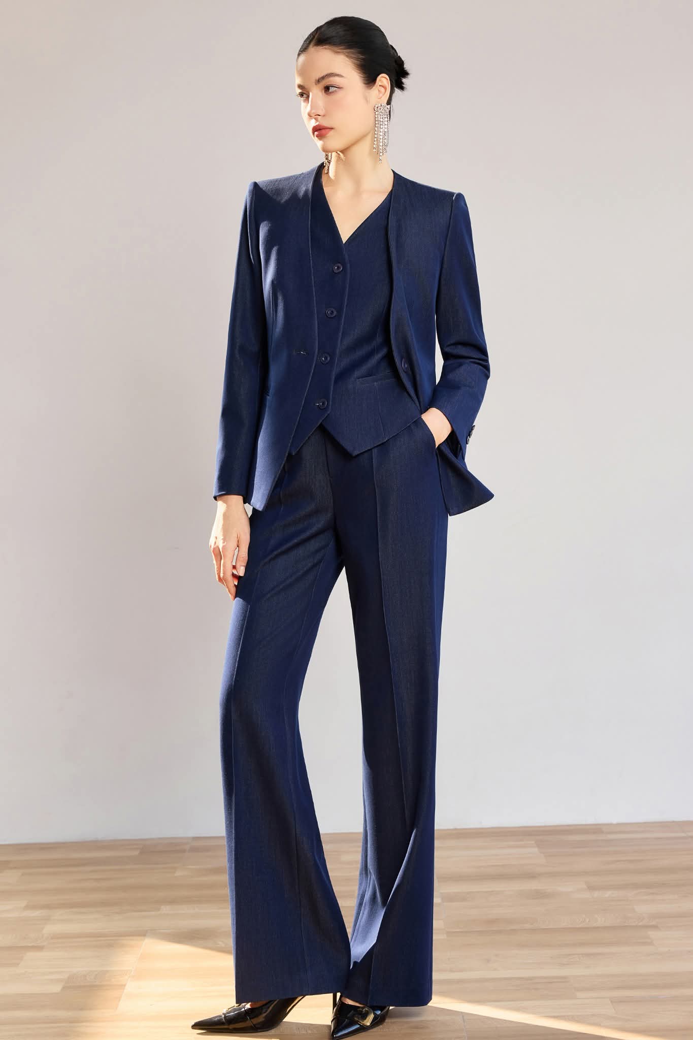 The Kensington Three-Piece Tailored Suit – Navy